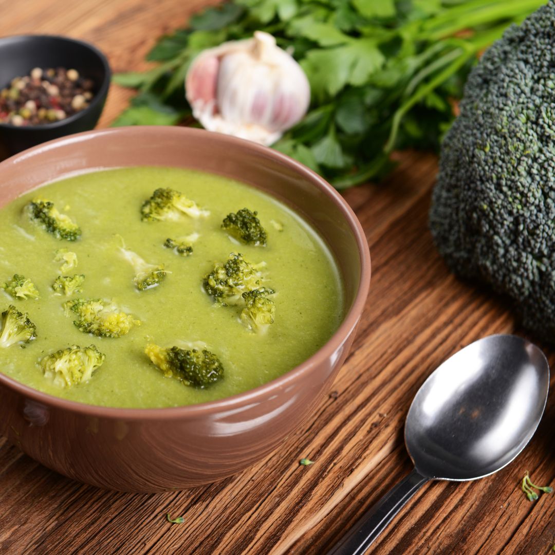 Gluten-free vegan broccoli spinach soup for liver health
